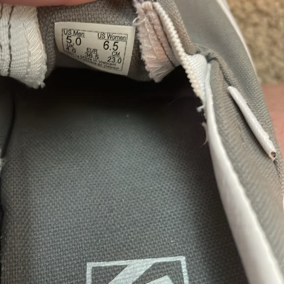 Vans - Picture 7 of 7